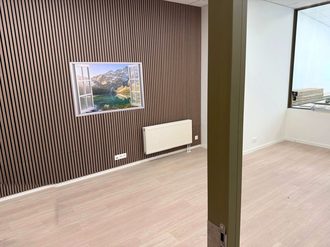 Akoestische lattenwand (impressie van de nieuwe kantoren)
